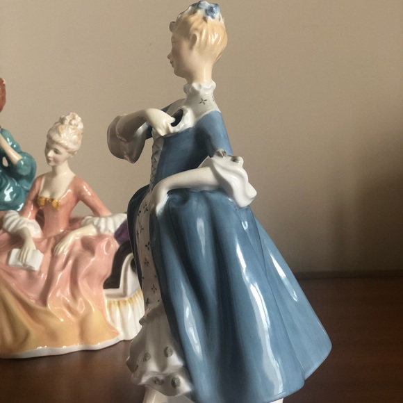 Royal Doulton Vintage Figurine Masquerade - Picture 4 of 7